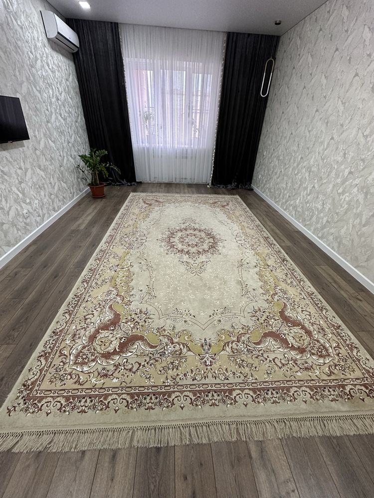 Продам ковер в отличном состоянии