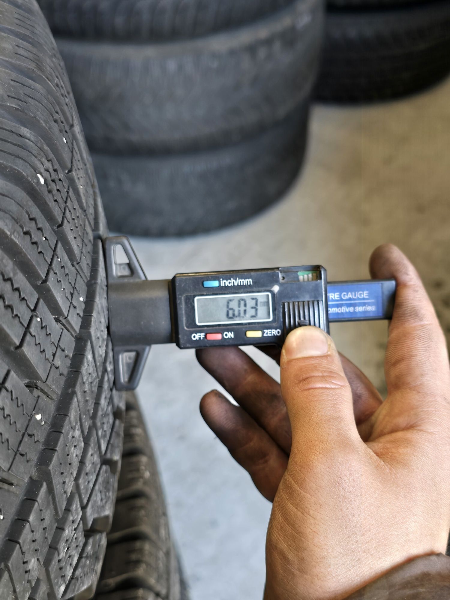 4 Броя 215/60/17 Hankook 2x6mm 2x5,2mm