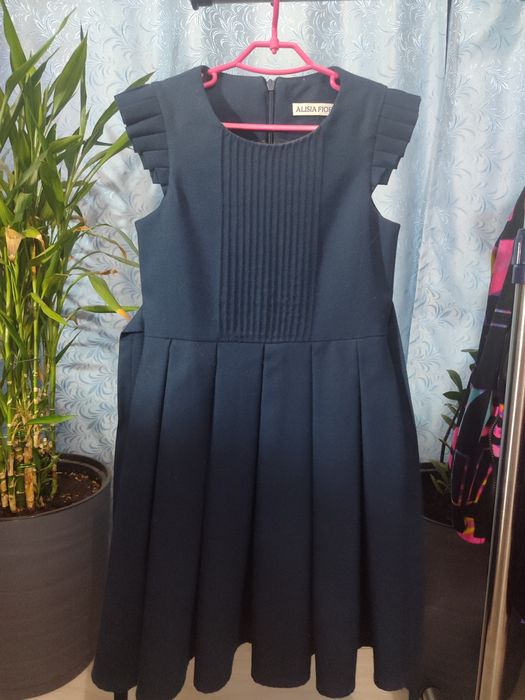 Продам школьную форму для девочки