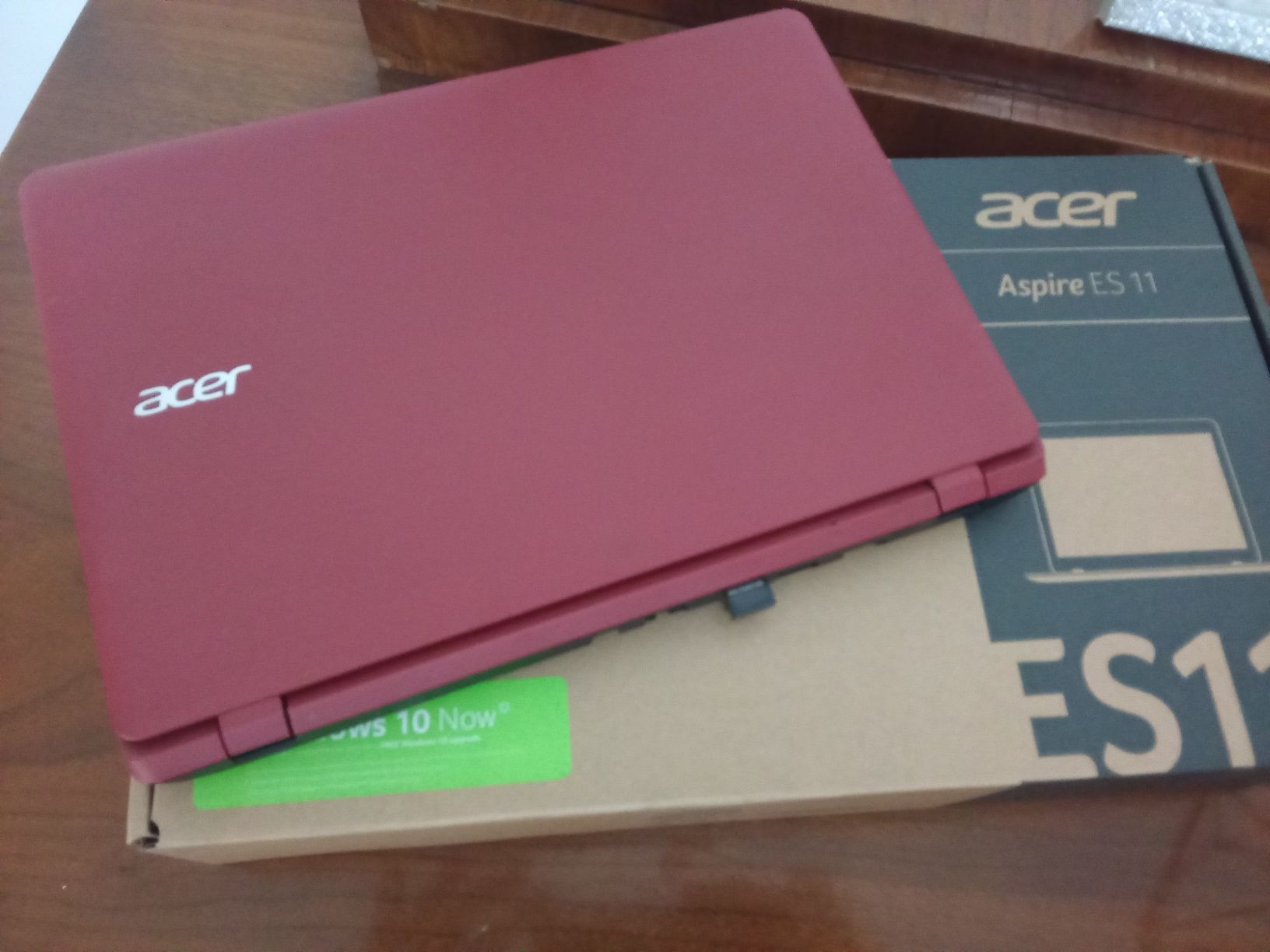 Laptop aspire es11 că nou cutie Windows licență