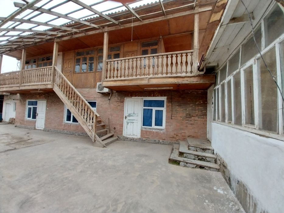 Uy sotiladi 8.5 sotix.Restoran va klinika biznes uchun ajoyib joy  Ter