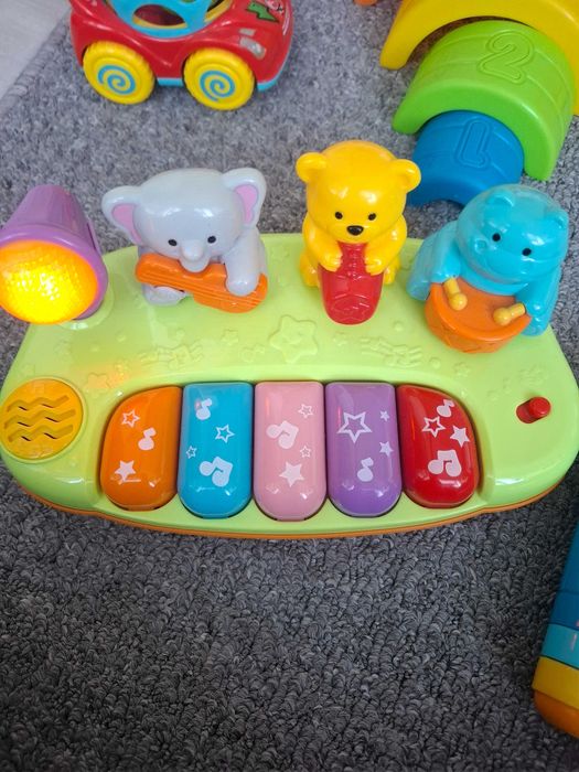Лот музикални играчки - книжка и пиано . Много красиви и ефектни !