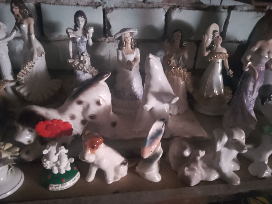 Bibelouri și figurine