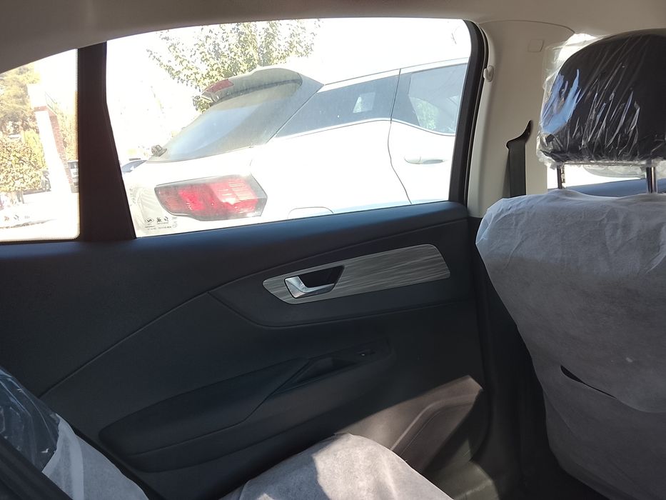 HONGQI E-QM5 рестайлинг в рассрочку либо под Яндекс такси