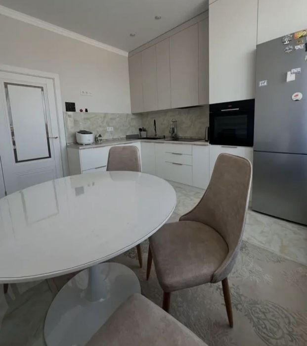 Oybek metroda 3 xonali kvartira arendaga beriladi.