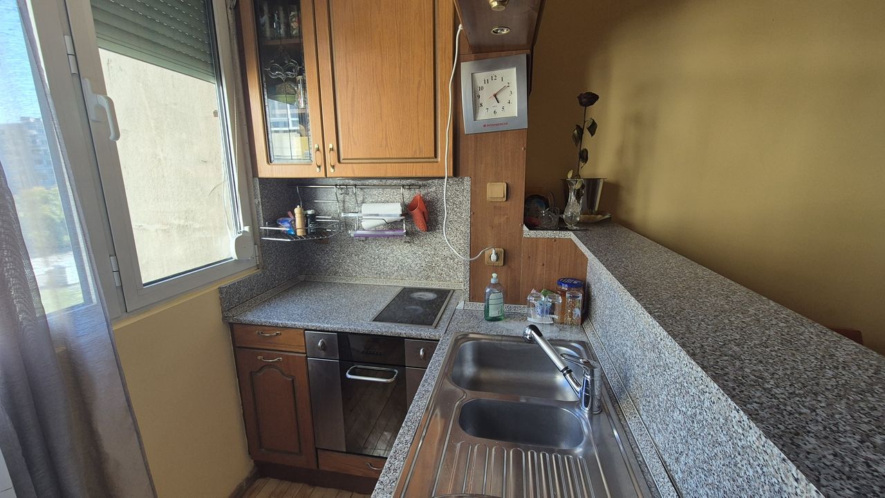Продава се Тристаен апартамент в София, Надежда 2 - 61 кв.м за 2623 €/кв.м - Снимка #1