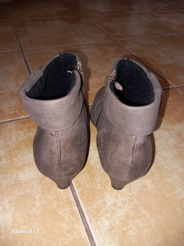 Botine din piele marca Peko, masura 36