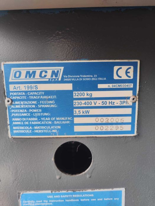 За продажба двуколонен подемник OMCN 199/S в отлично състояние
