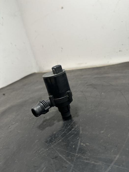 Pompa recirculare apa BMW X5 E53 auxiliara 6907811