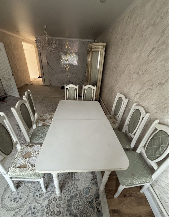 стол с 8 стульями