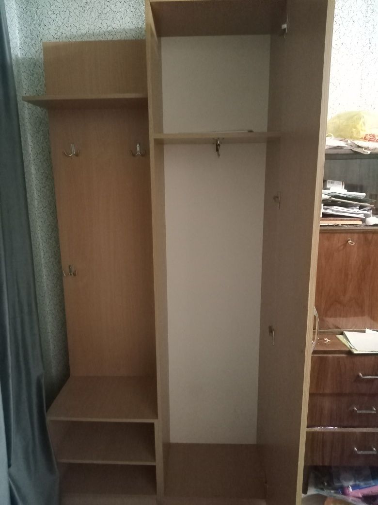 Продам прихожую.