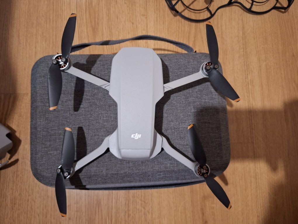 Дрон DJI Mini 2 Fly More Combo