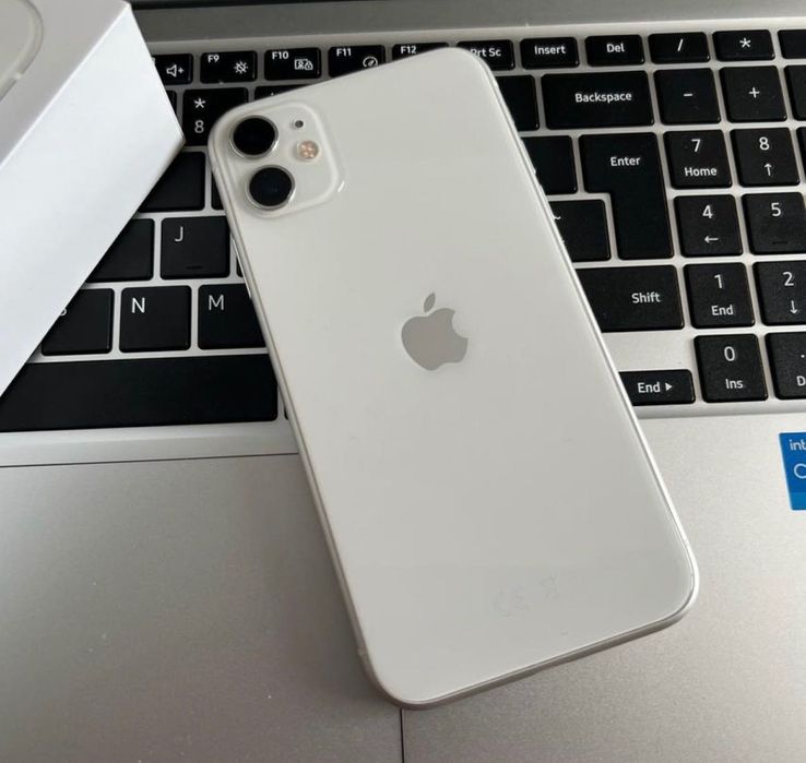 iPhone 11, White