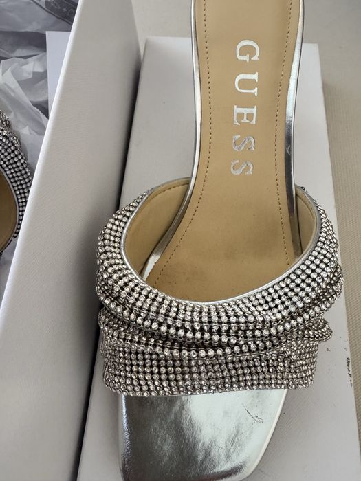 Кожени чехли с декоративни камъни Guess