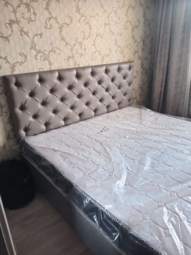 Продам кровать с матрасом