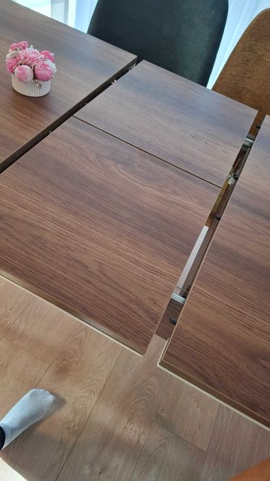 Трапезна маса без столове