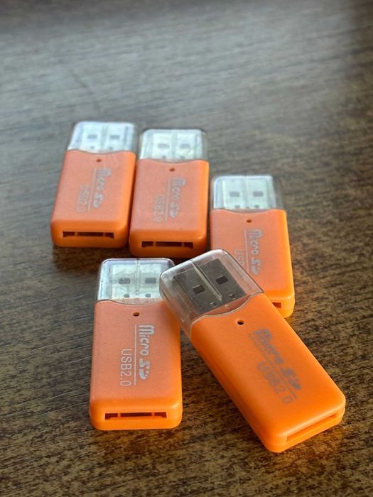 Cititor carduri Micro SD USB – reduceri la mai multe bucăți