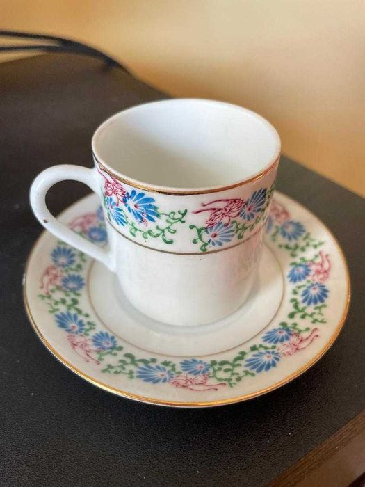 Cescute de cafea cu farfurie 6 bucati portelan