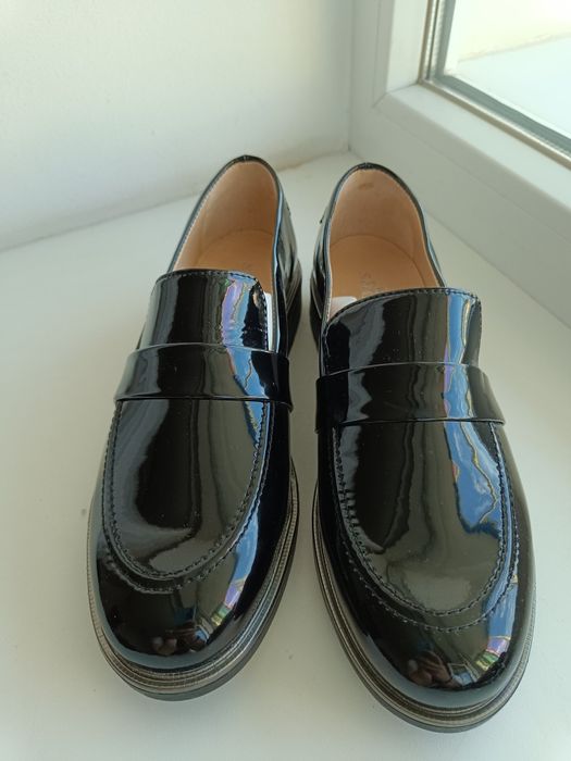 Продам новую обувь.