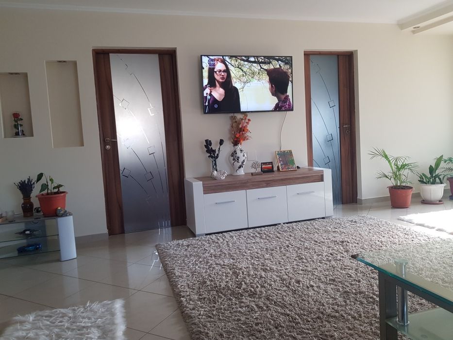 Vond Casa cu 4Camera cu Garaj Complet Mobilat-Utilat  in SANTION