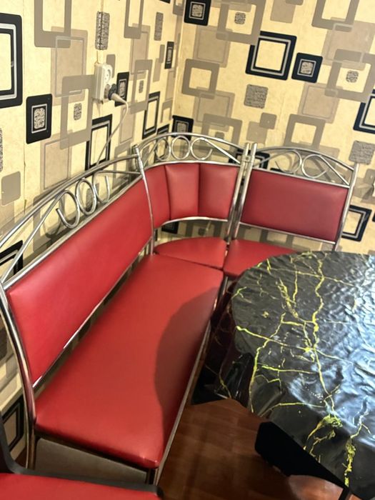 Угловой диван в кухню