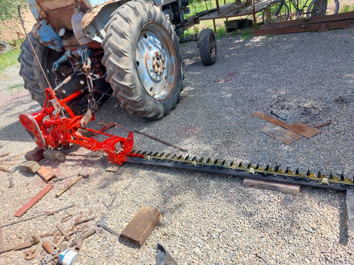 Traktor sotiladi kasilka bilan kamplekt