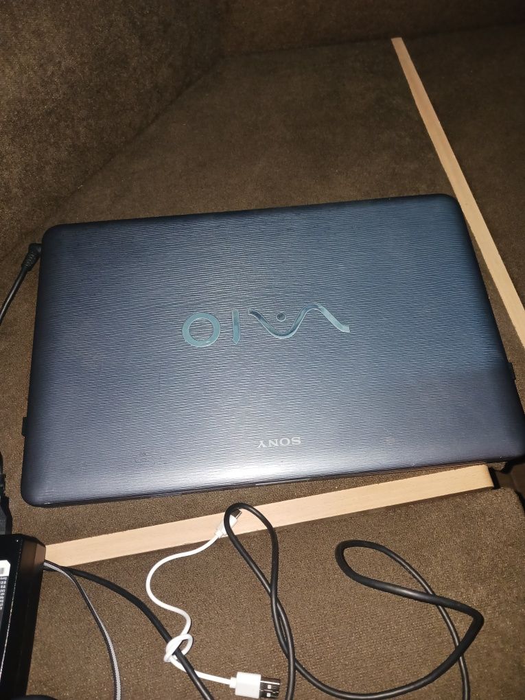 Vând laptop SONY VAIO