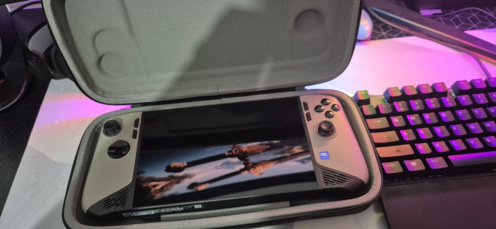MSi Claw 8Ai+ Consola portabila PC