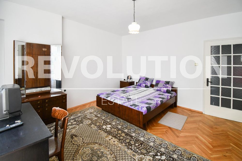 Дава се под наем Тристаен апартамент в София, Център - 105 кв.м за 613 € - Снимка #2