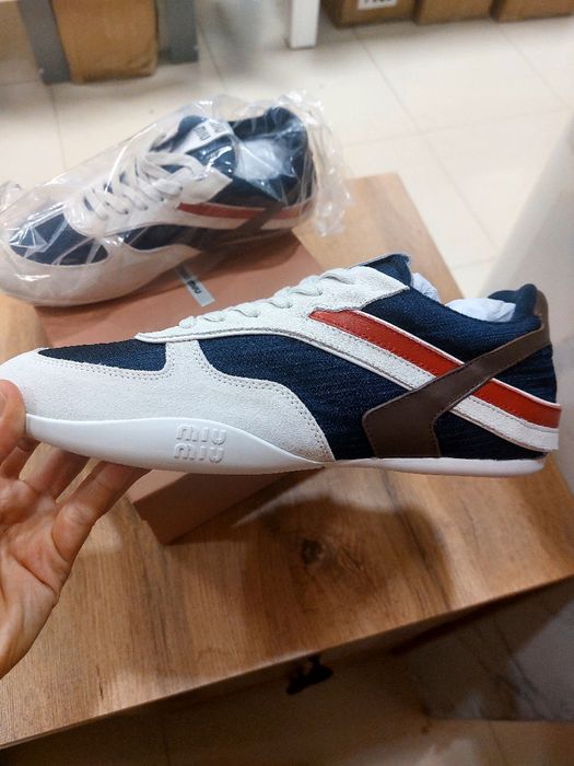 Продам кроссовки  MIU MIU