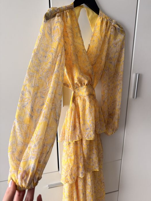 Чисто нова жълта рокля