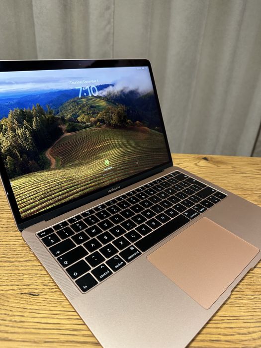 MacBook Air 13” 2019 gold