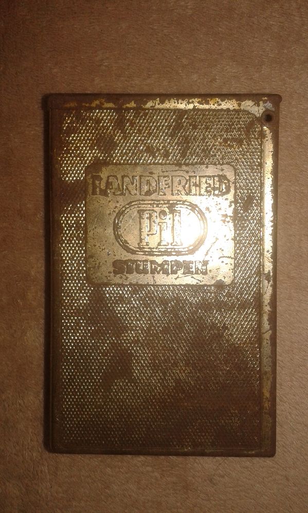 Стара метална немска кутия за цигари PIL