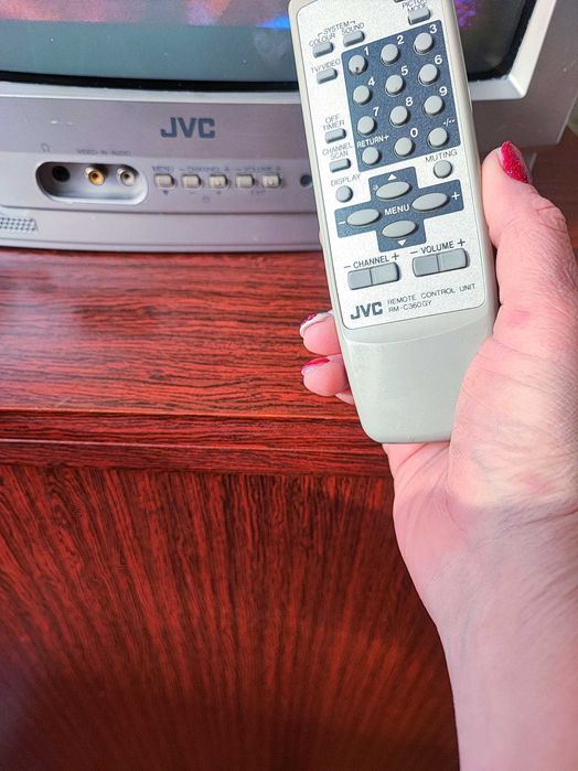 Телевизор маленький JVC(постсоветского времени)