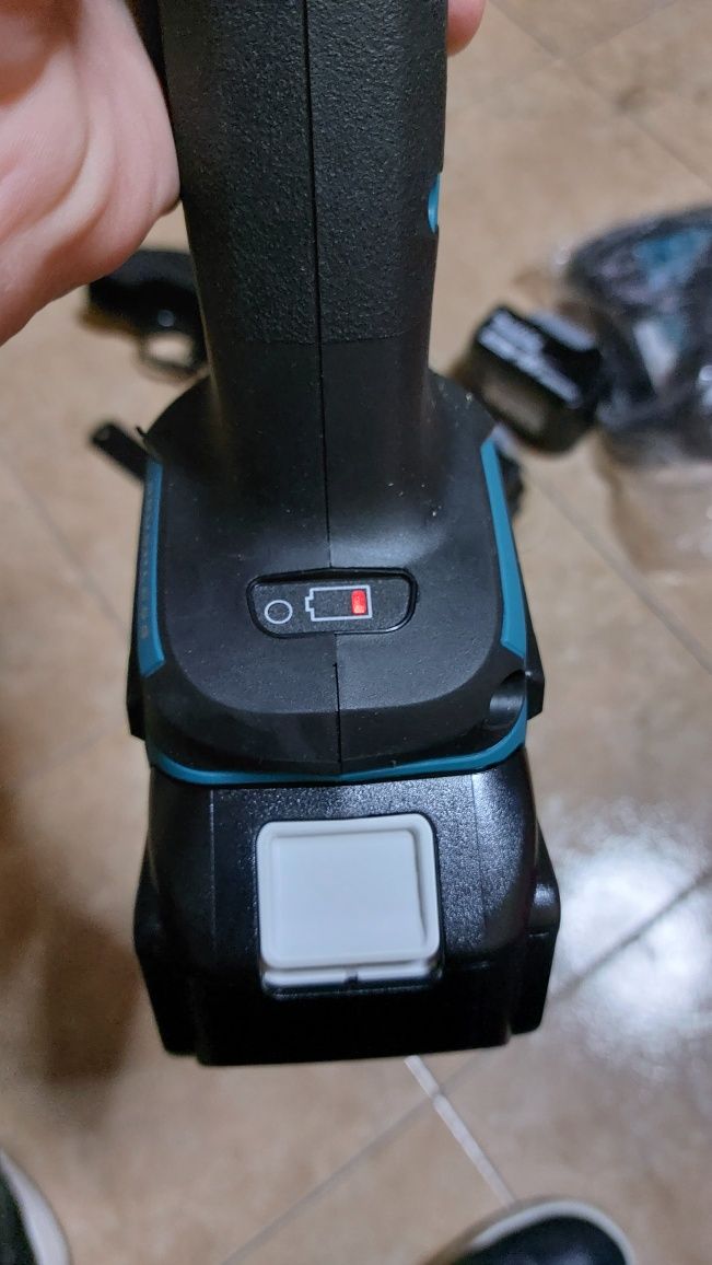 Polizor Makita DGA504