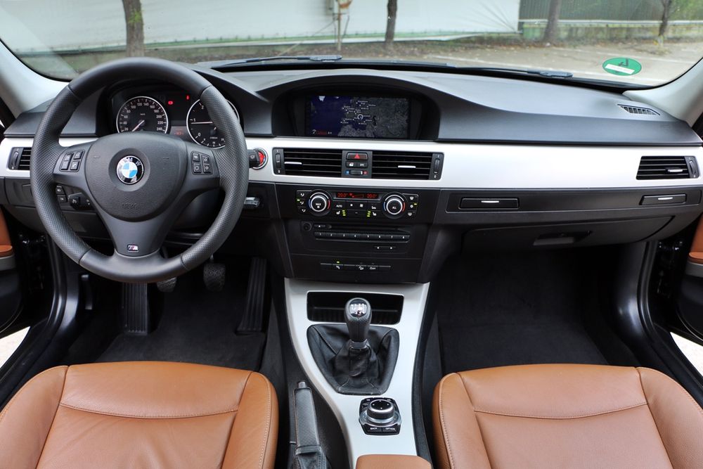 Vand BMW seria 3 X-Drive Bi-Xenon Navi Piele Panoramic