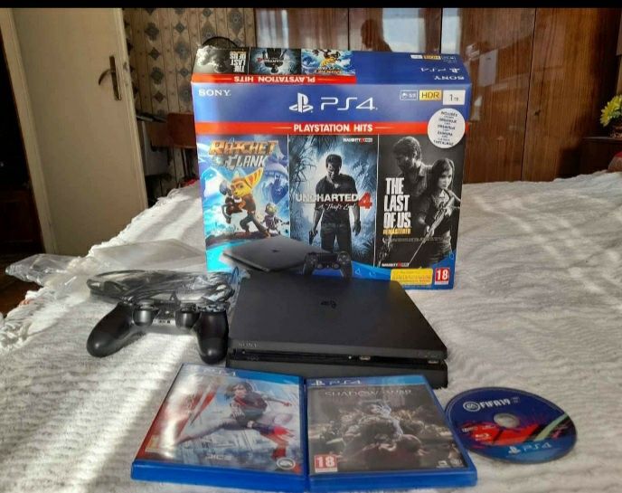Ps4 слим перфектно съсътояние