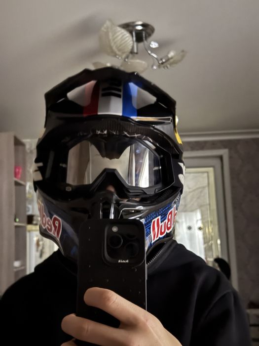 шлем redbyl в хорошем состояние