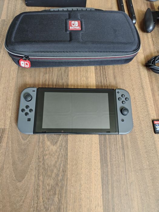 Nintendo switch 4 jocuri perfect funcțional.Pokemon ,Smash bros ...
3
