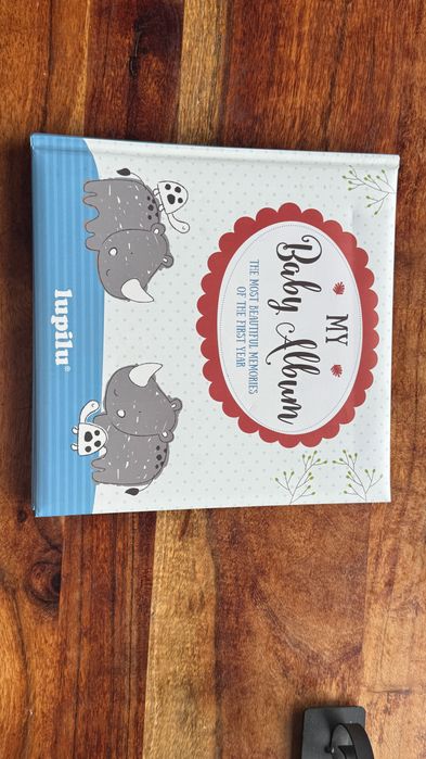 Бебешки албум НОВ, много подробен 95стр.