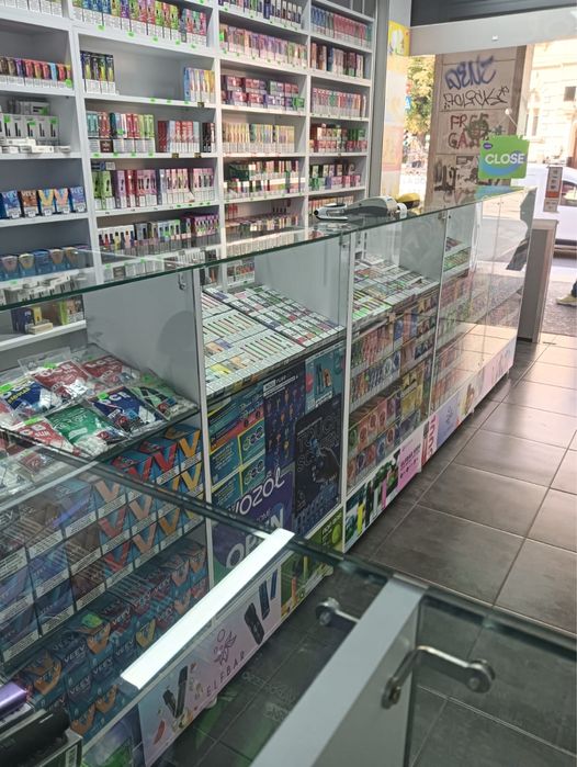 Rafturi/vitrine magazin