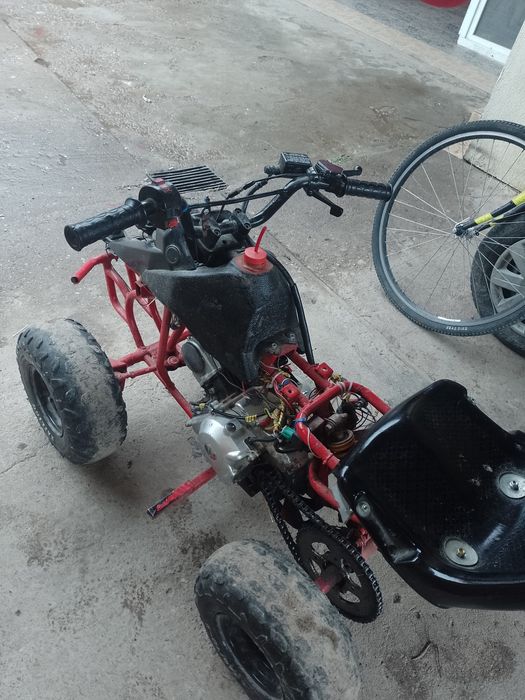 Vând ATV 48cc și bicicleta cu motor de 80cc