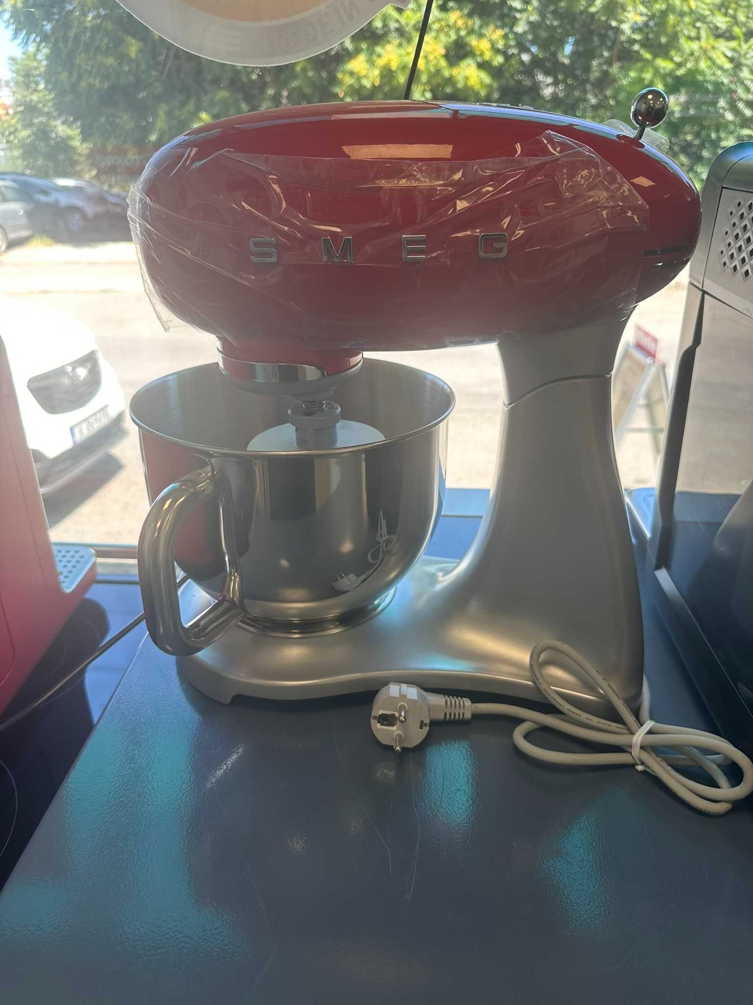 Планетарен миксер SMEG SMF02RDEU