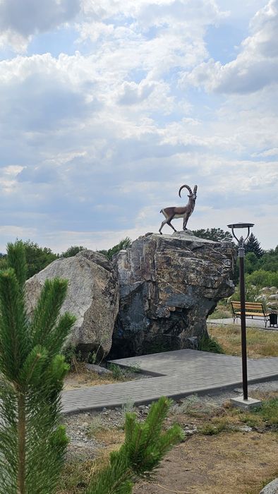 Скульптура. памятник. топиарий. Мафы. фигуры. фотозона. бюст. Гномики.