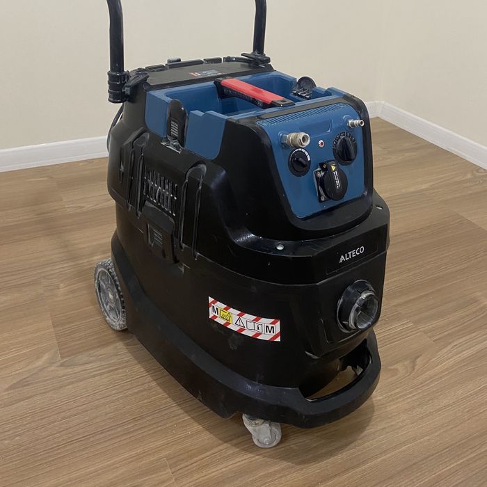 Продам строительный пылесос за пол цены