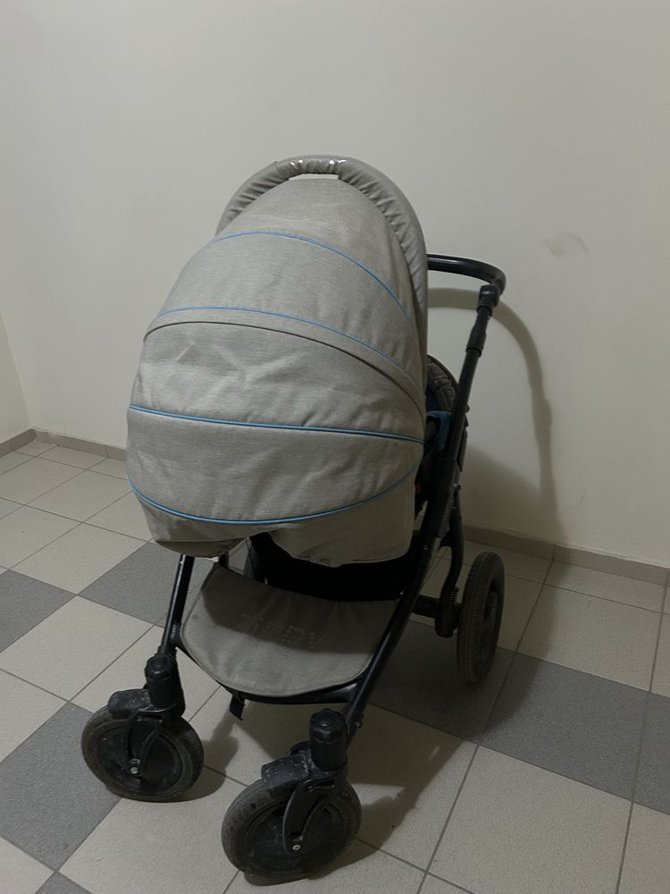 Срочно продам коляску Zippy Tutis
