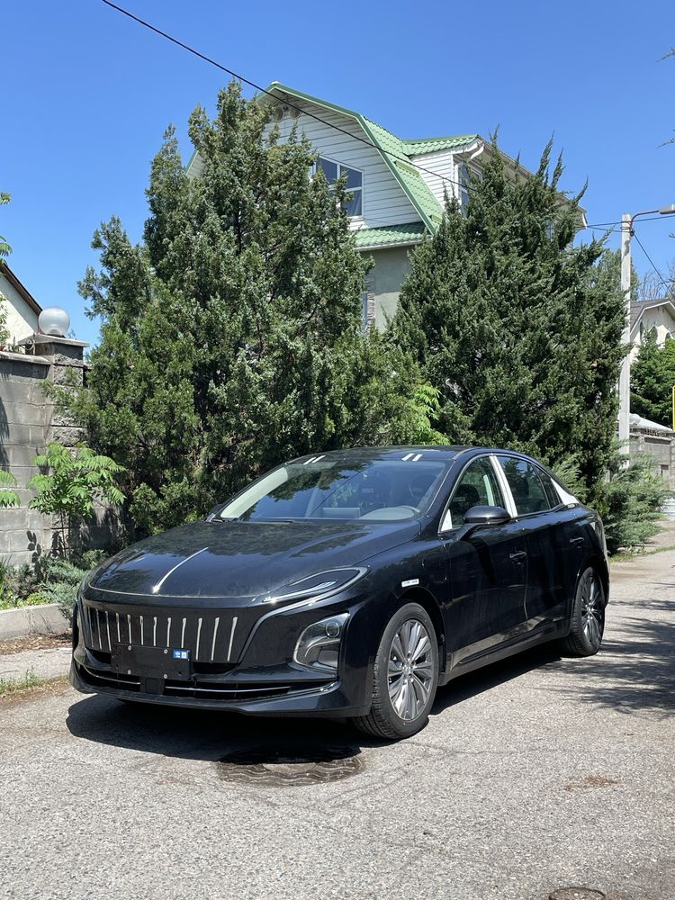 Продается новый Hongqi E-QM5