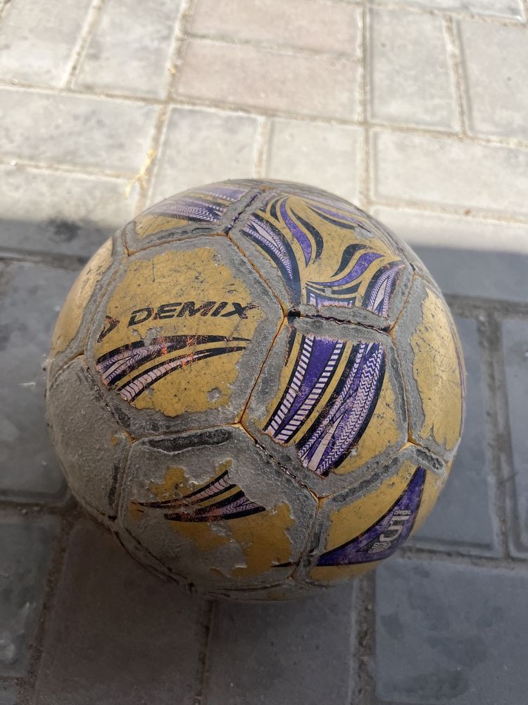 Футбольный мяч Демикс