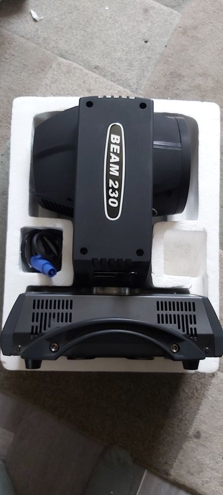 Proiector multicolor cu cap mobil Beam 230 w 16/20 canale DMX nou preț