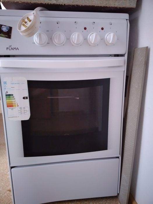 Продам б/у электрическую  плиту в хорошем  рабочем состоянии.,